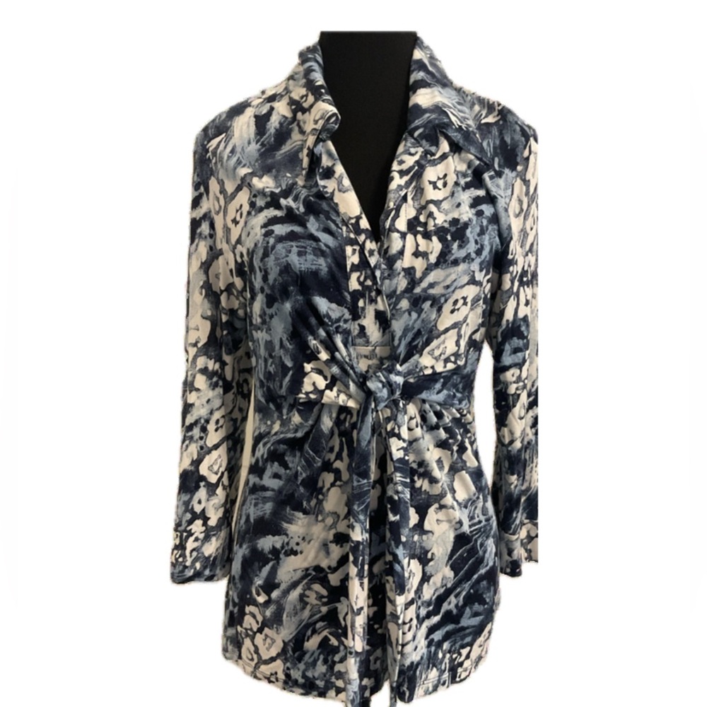 **Mesmerize TAMMY Chic Blue & White Collared shirt with tie.